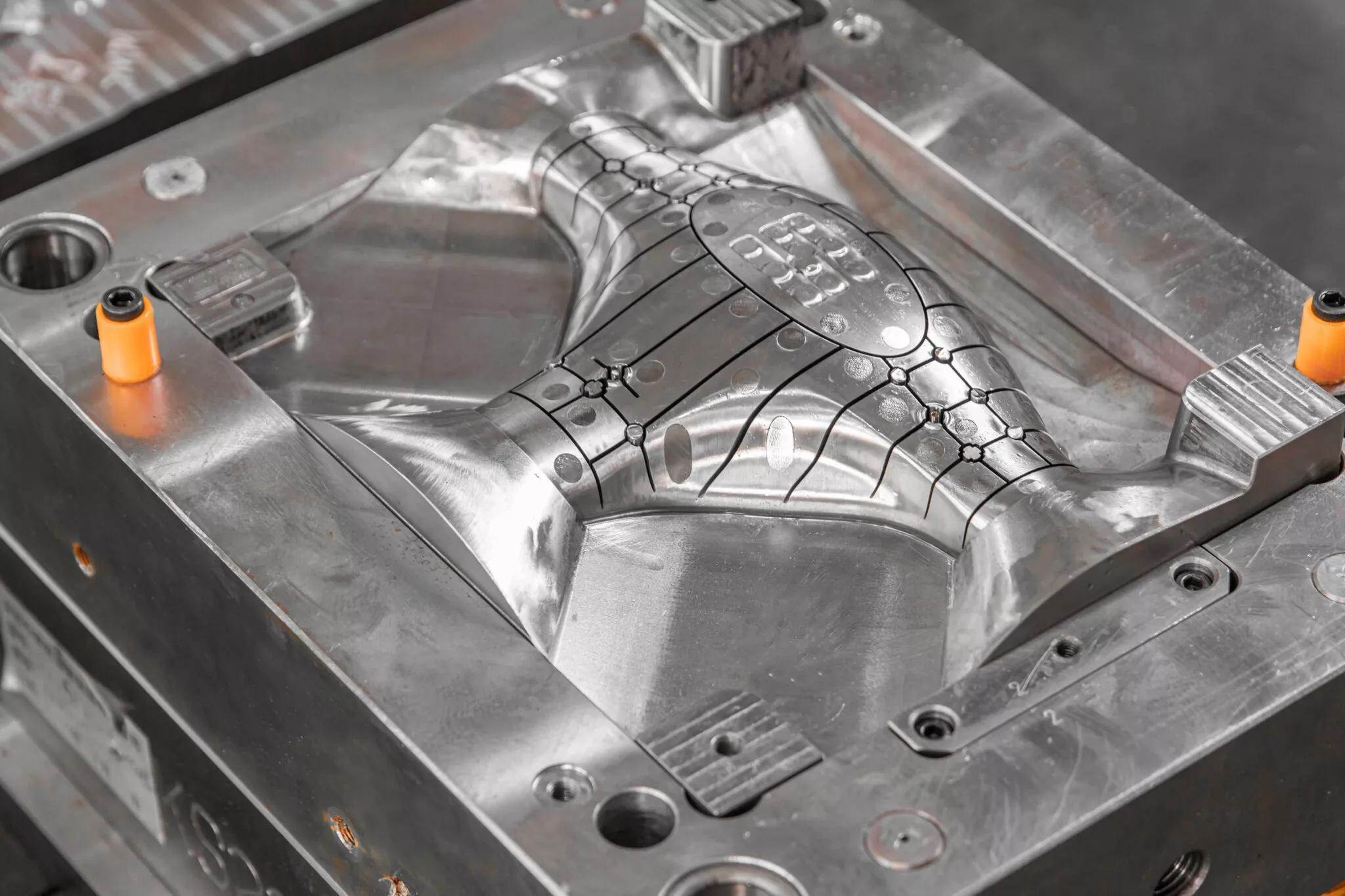 Metal mold for manufacturing plastic parts